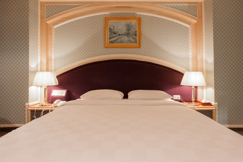 Mila Hotel Тайчжун Экстерьер фото