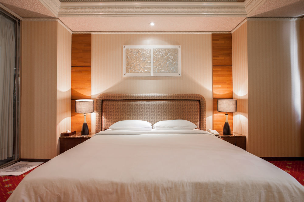 Mila Hotel Тайчжун Экстерьер фото