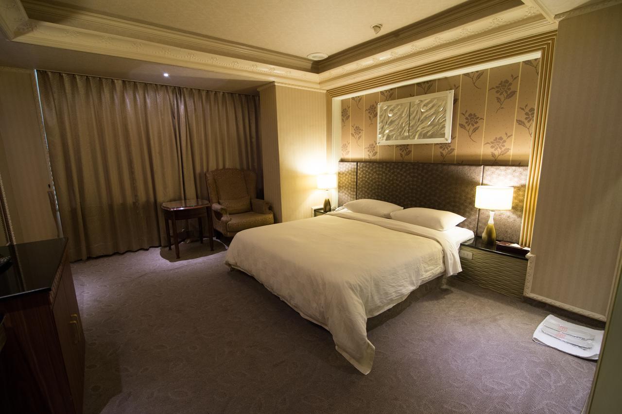 Mila Hotel Тайчжун Экстерьер фото