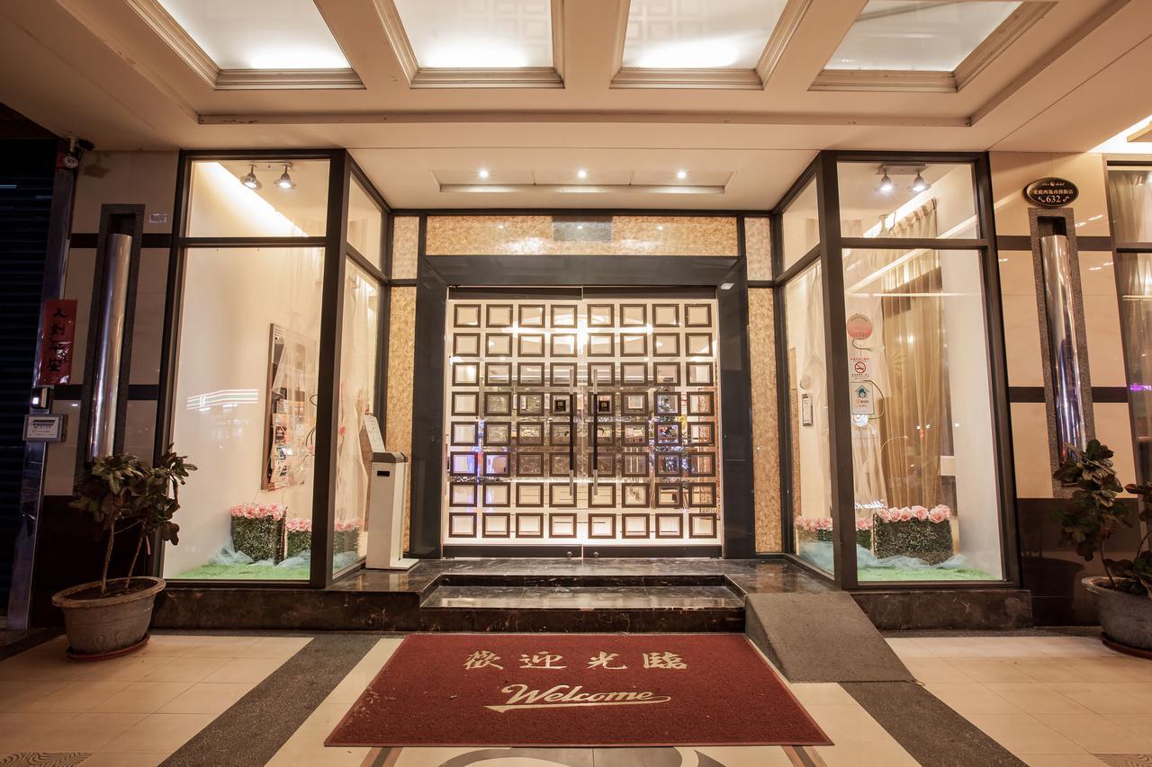 Mila Hotel Тайчжун Экстерьер фото