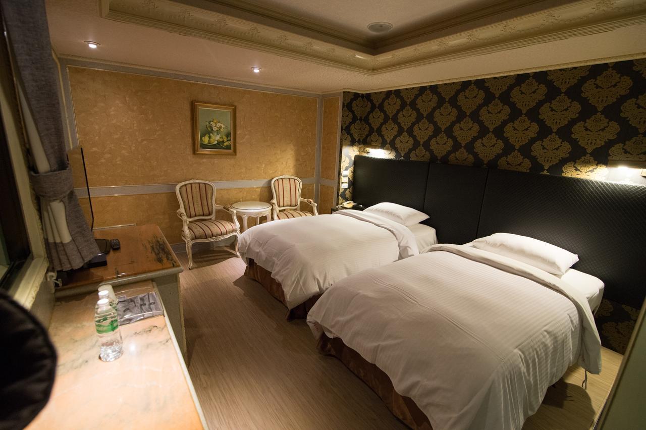 Mila Hotel Тайчжун Экстерьер фото