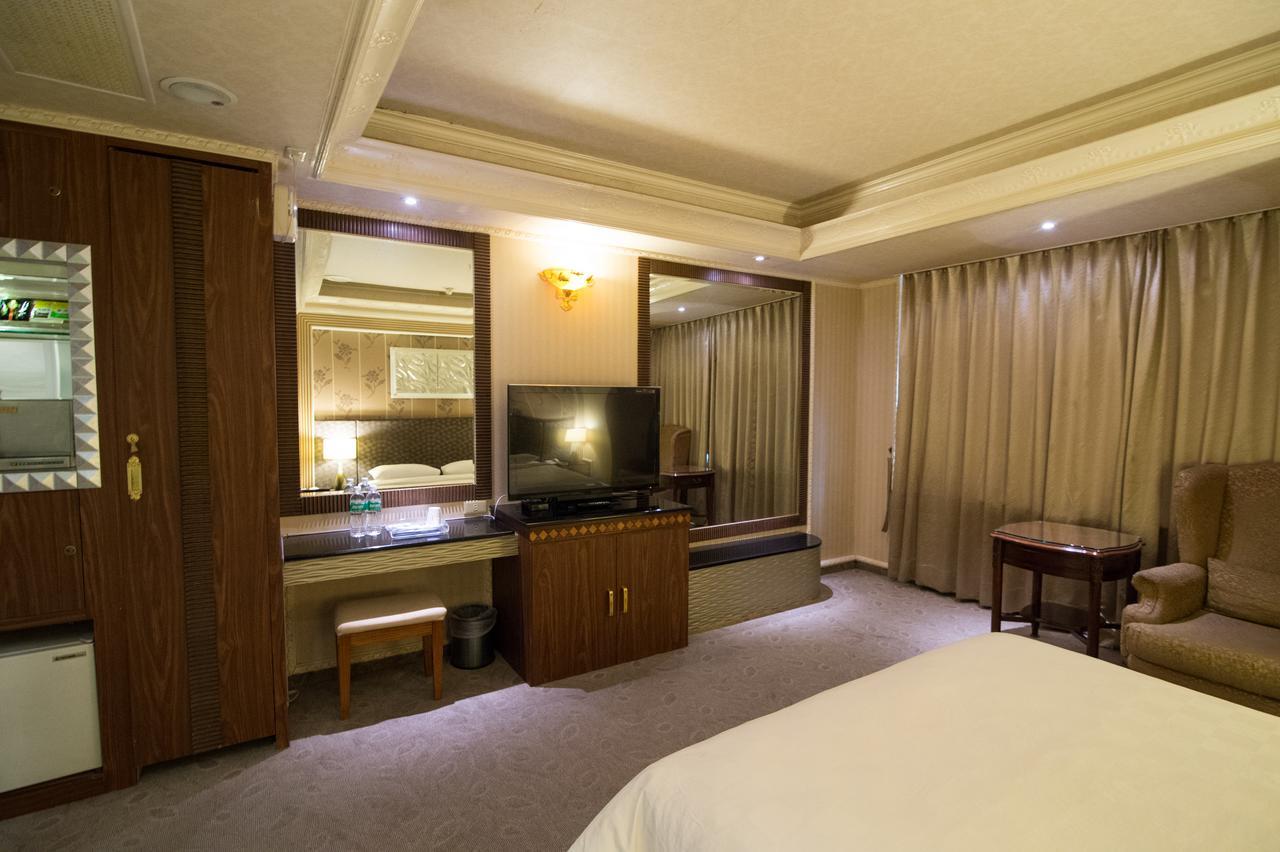 Mila Hotel Тайчжун Экстерьер фото