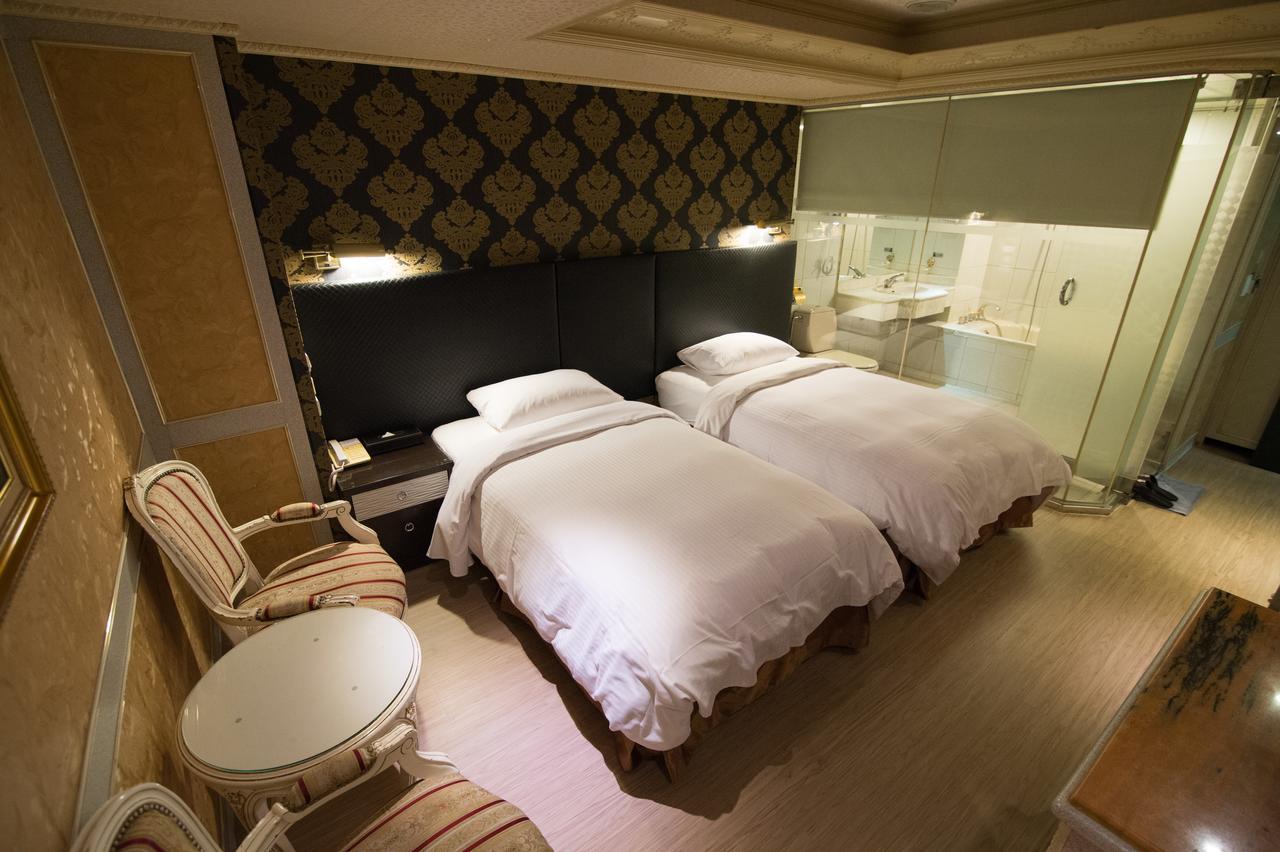 Mila Hotel Тайчжун Экстерьер фото