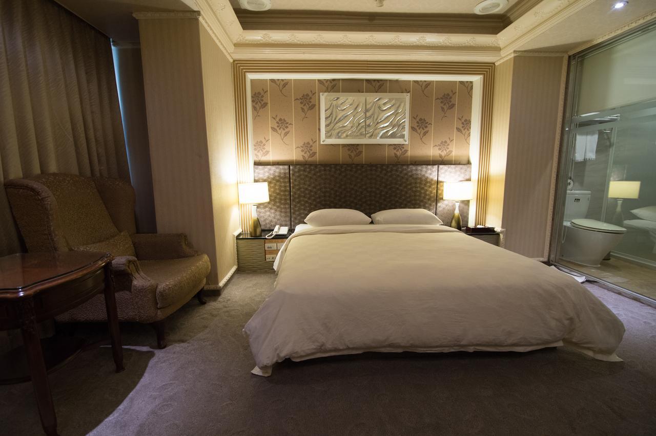 Mila Hotel Тайчжун Экстерьер фото