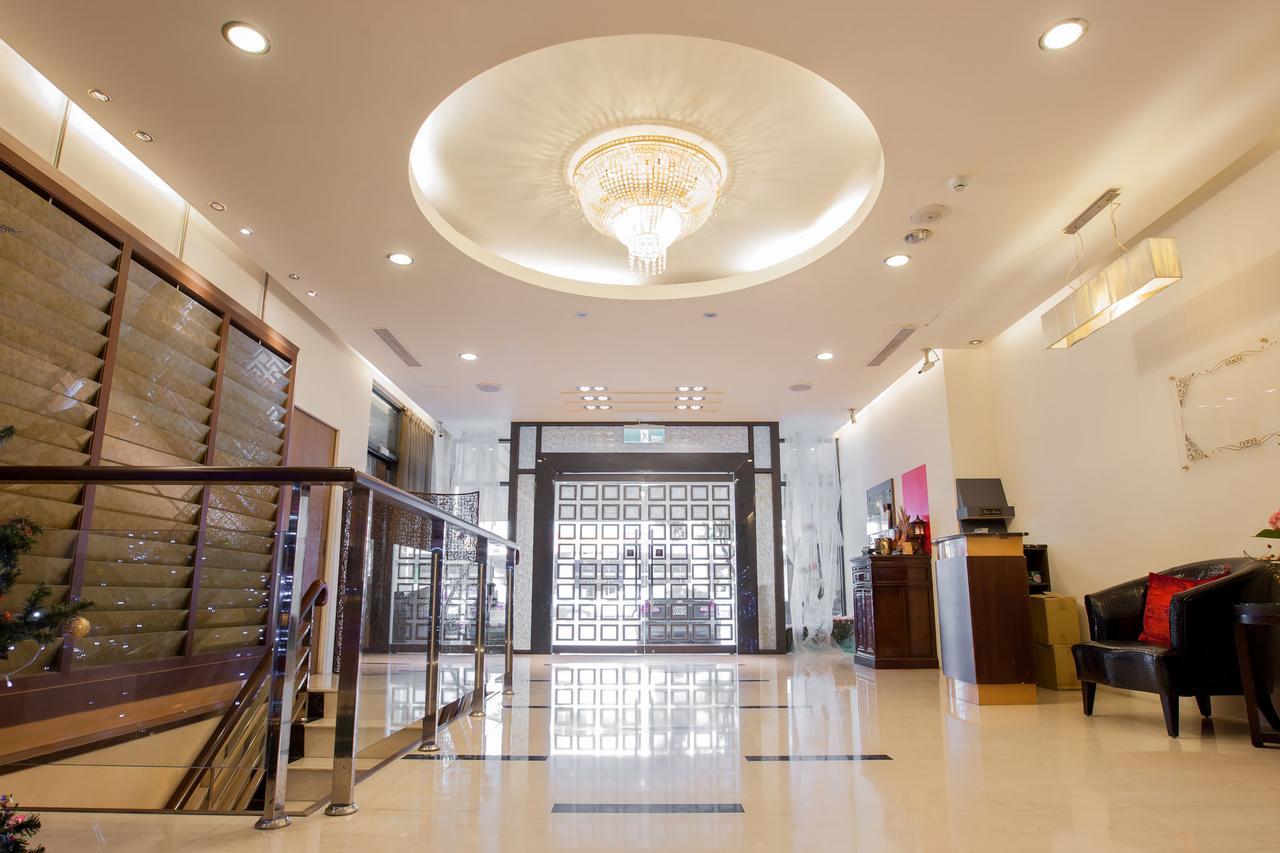 Mila Hotel Тайчжун Экстерьер фото