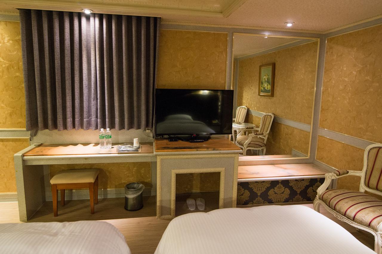 Mila Hotel Тайчжун Экстерьер фото